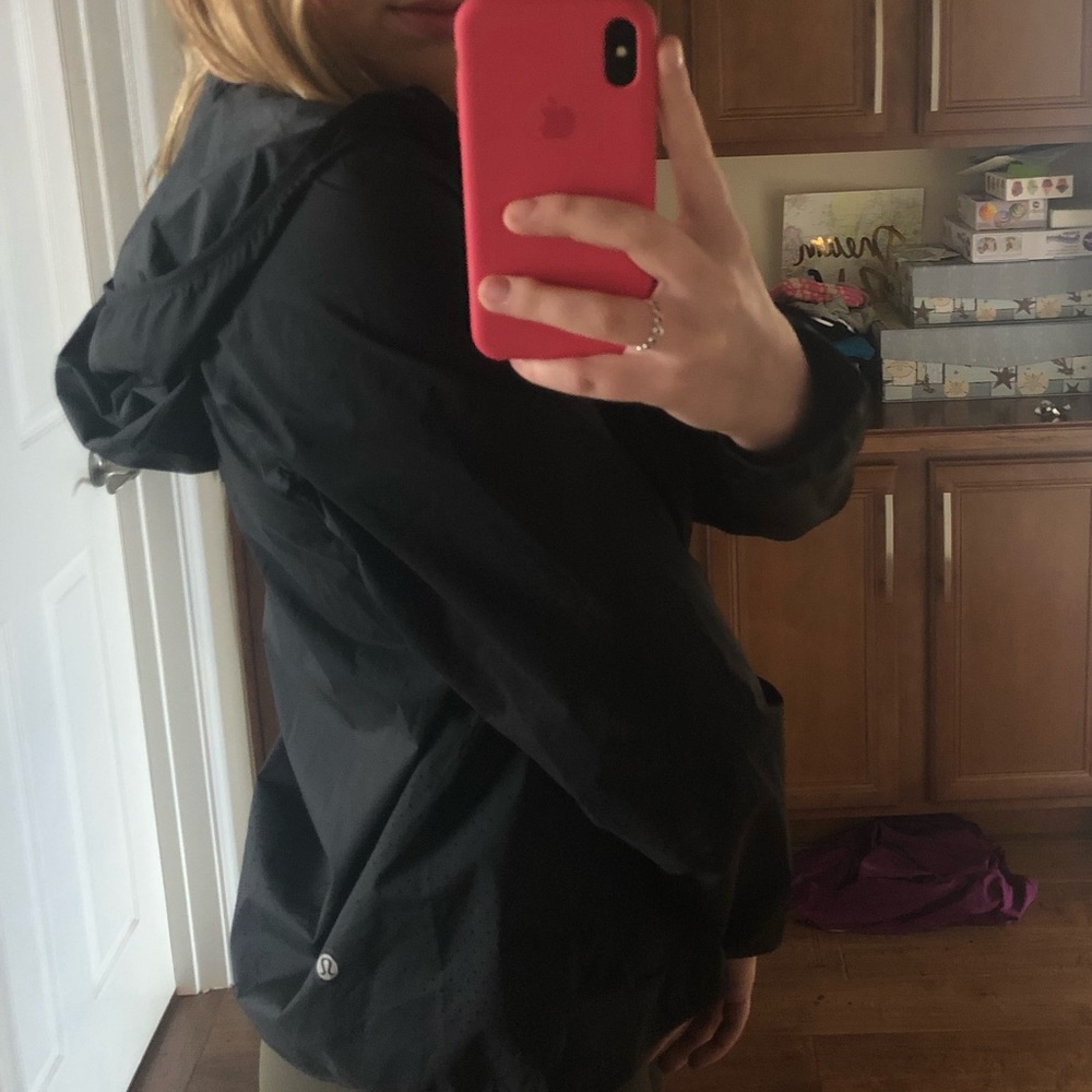 Lululemon black windbreaker